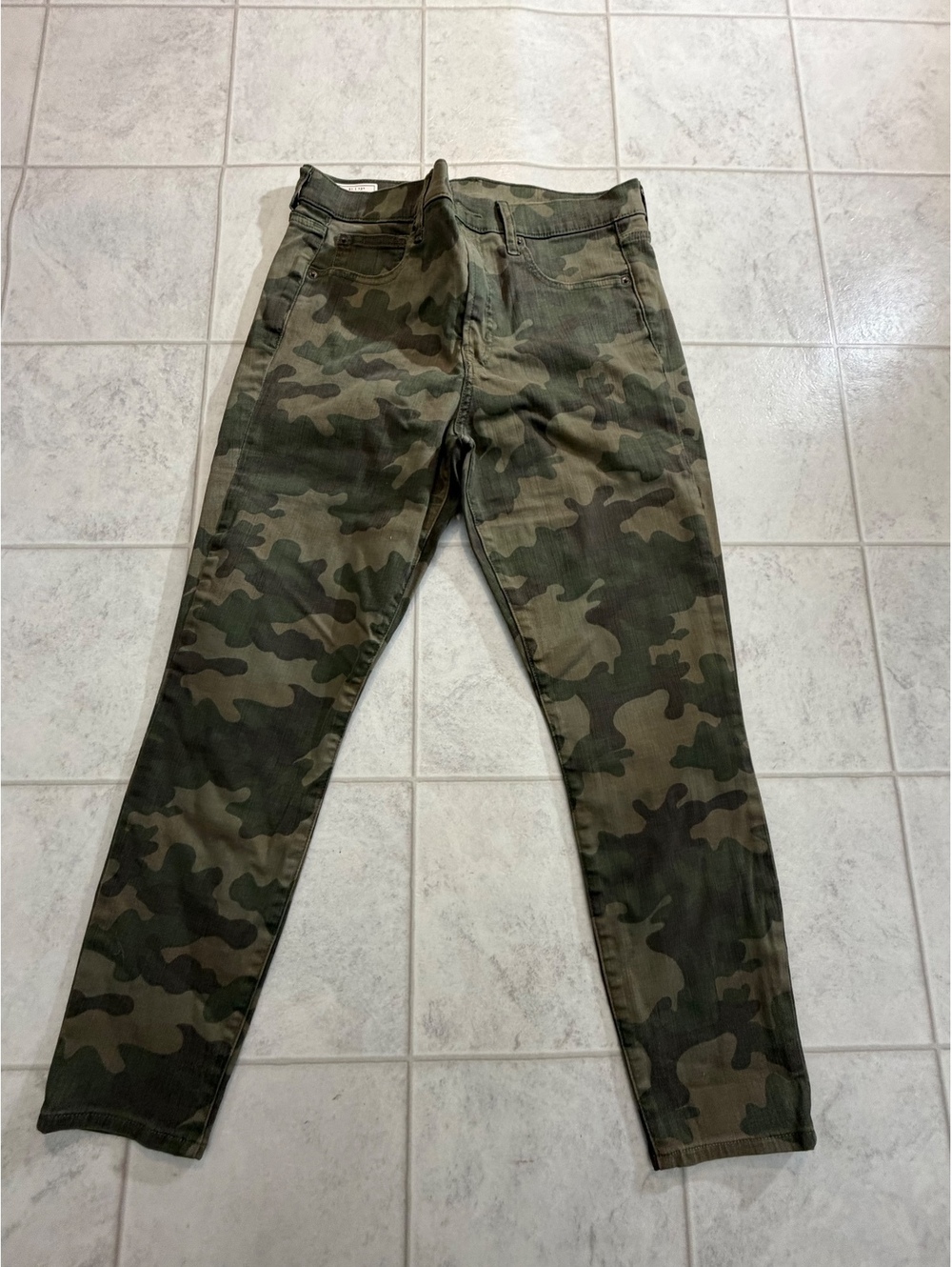 Gap camo true skinny ankle pants